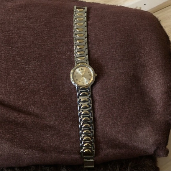 Set of 2 Geneva Watches - Picture 3 of 5